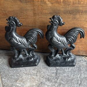 2 Vintage Cast Iron Rooster Book Ends Door stop